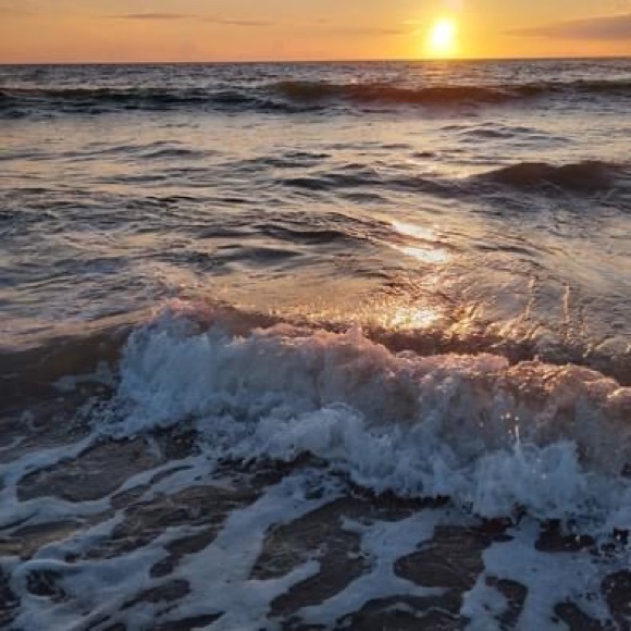 Live listing❣️ like to be notified when I go live for sunrise at the beach - Picture 4 of 6